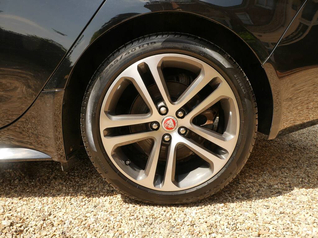 Jaguar XE 2.0 D200 Mhev R-dynamic S Saloon E #9