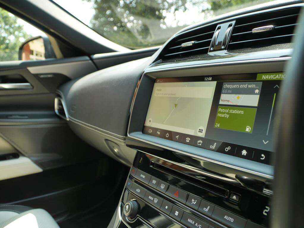 Jaguar XE 2.0 D200 Mhev R-dynamic S Saloon E #30