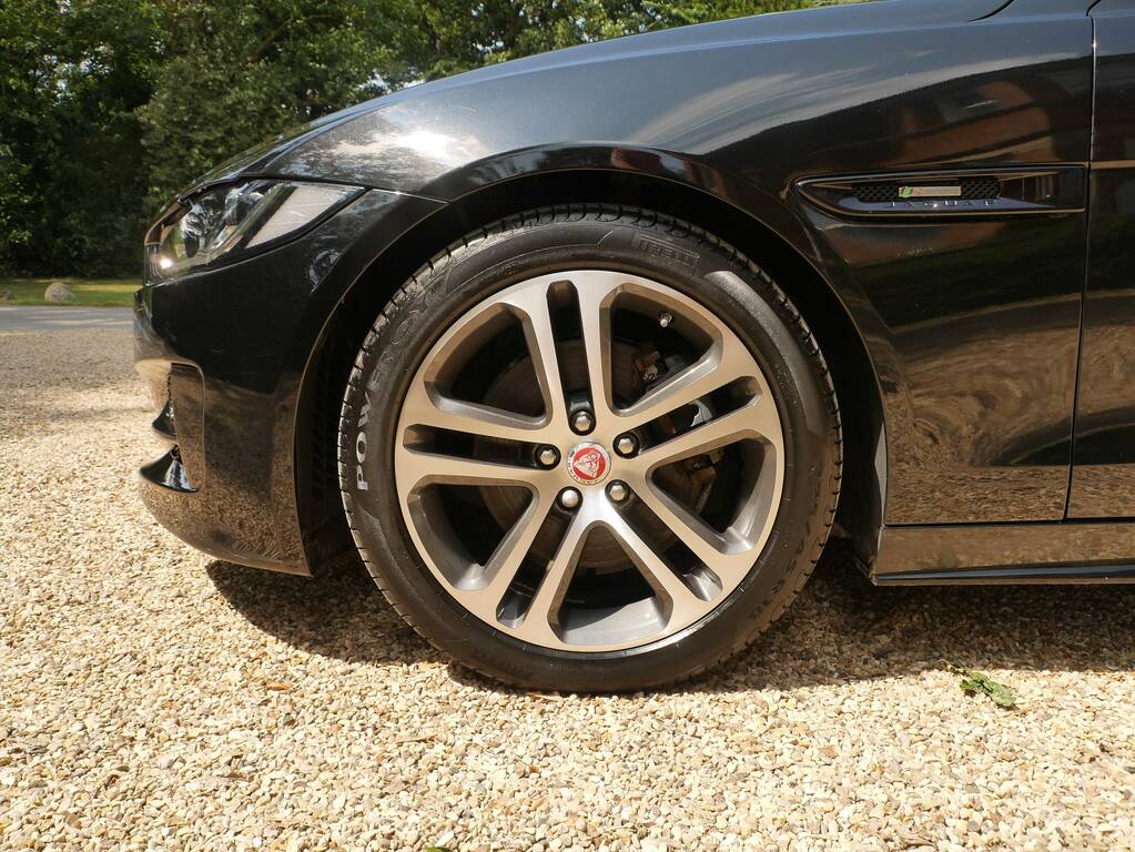 Jaguar XE 2.0 D200 Mhev R-dynamic S Saloon E #8