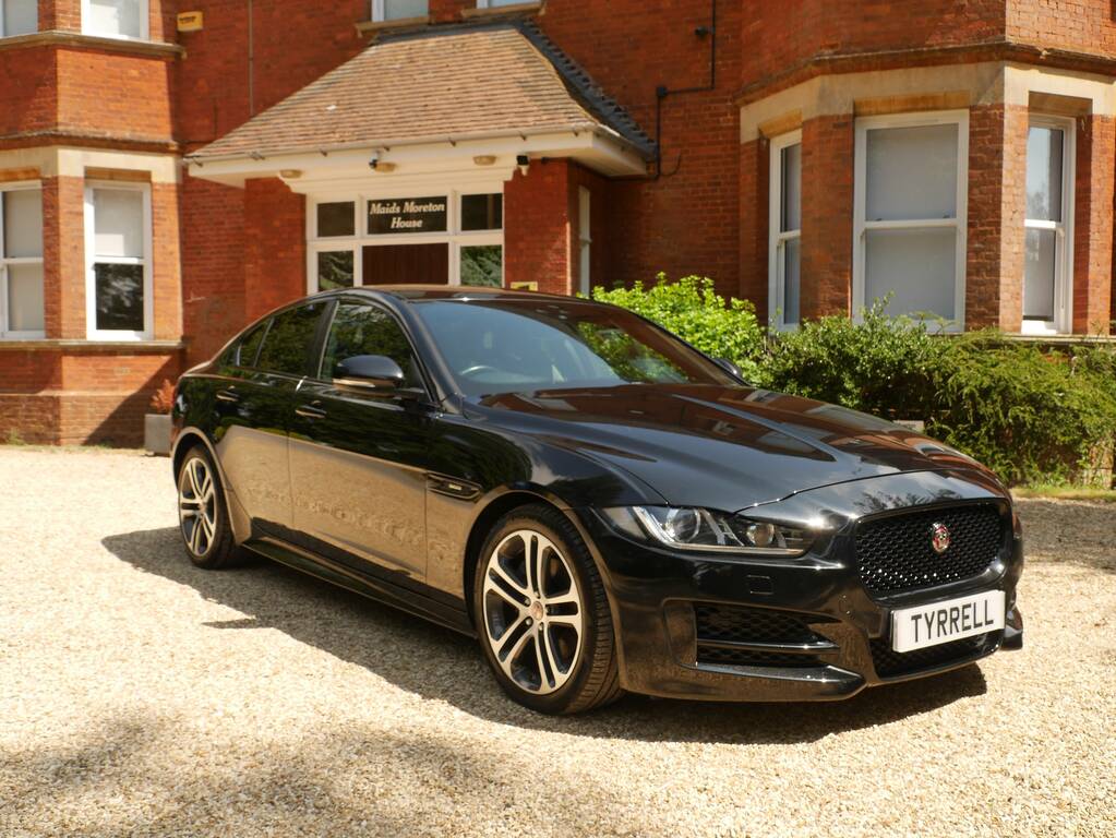 Jaguar XE R-sport Black