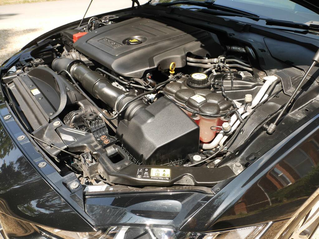 Jaguar XE 2.0 D200 Mhev R-dynamic S Saloon E #21