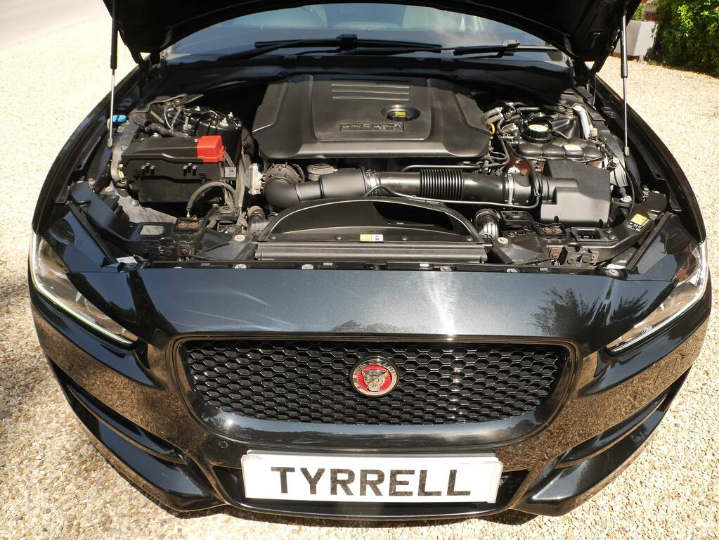 Jaguar XE 2.0 D200 Mhev R-dynamic S Saloon E #19