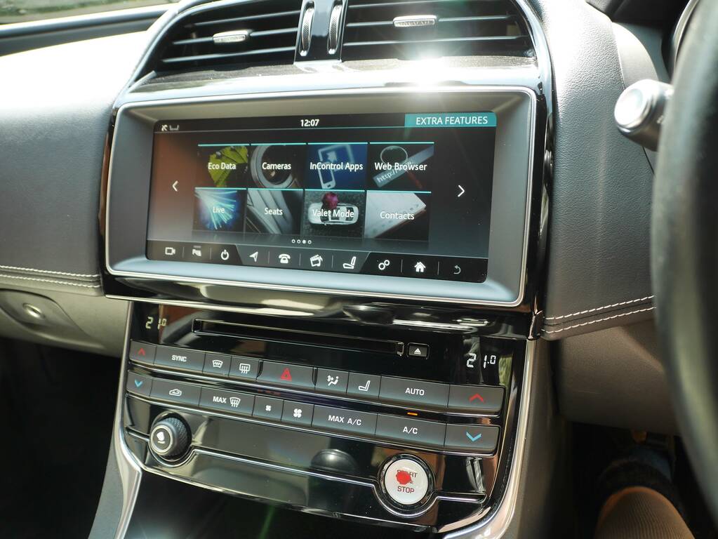 Jaguar XE 2.0 D200 Mhev R-dynamic S Saloon E #25