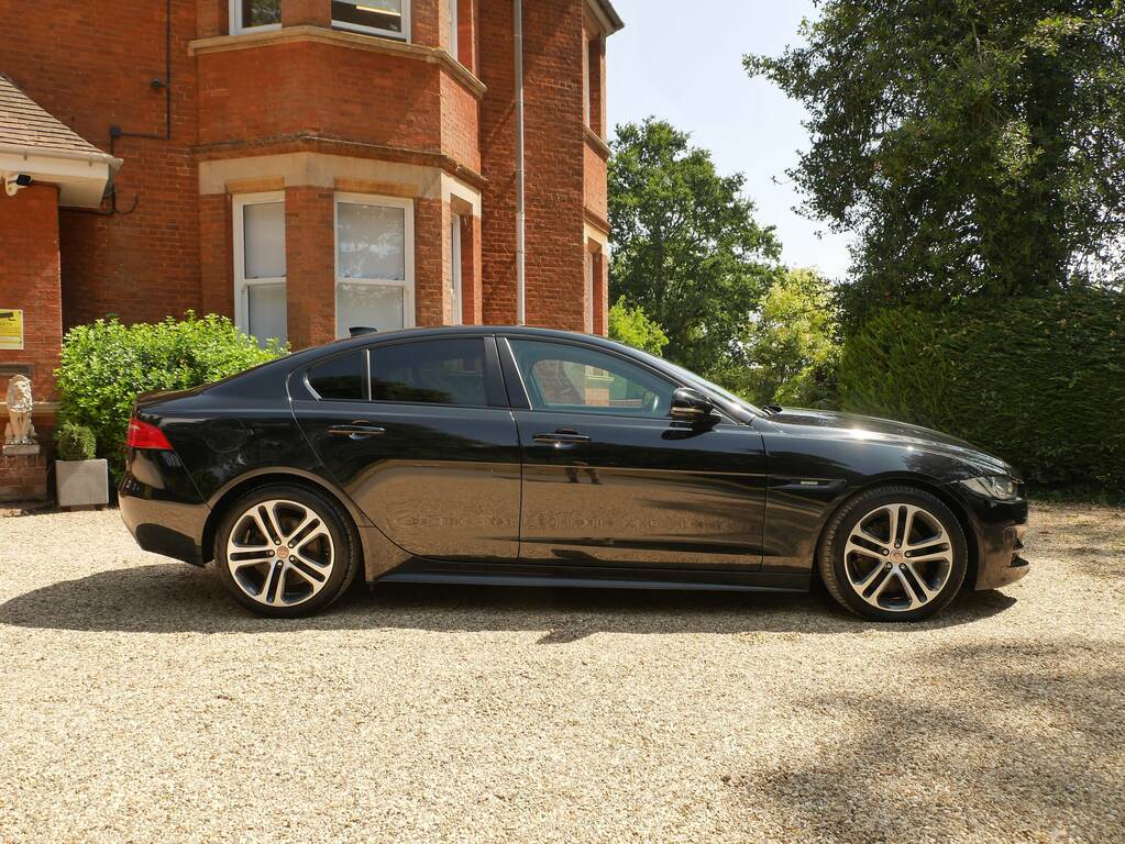Jaguar XE R-sport Black #3