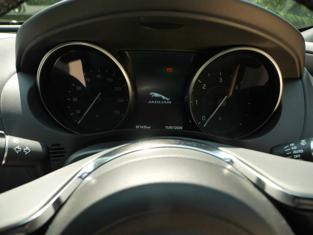 Jaguar XE 2.0 D200 Mhev R-dynamic S Saloon E #31