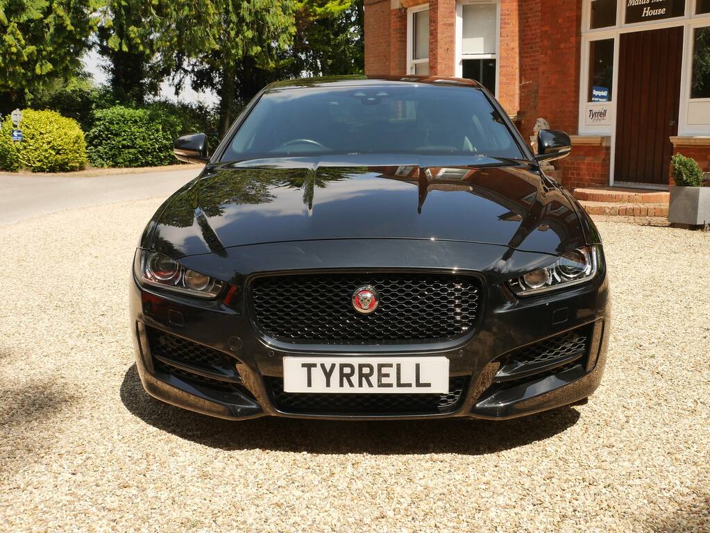 Jaguar XE R-sport Black #2