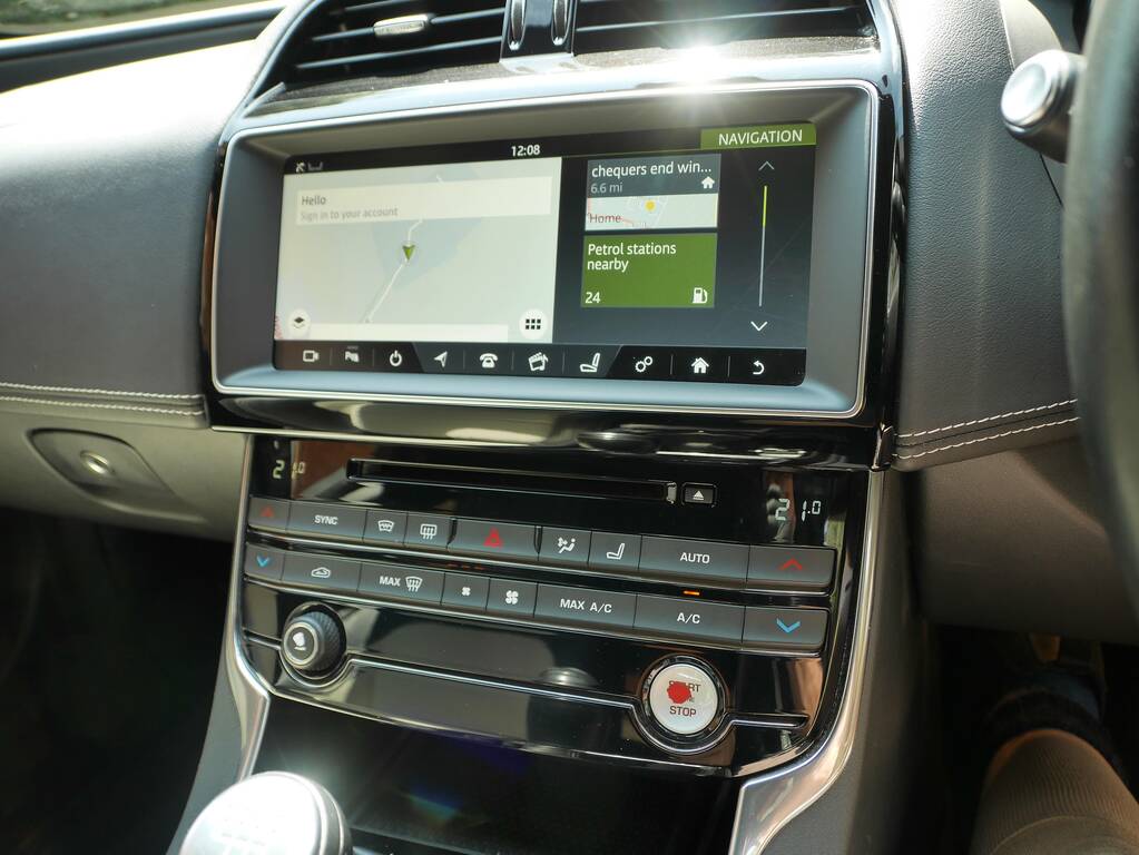Jaguar XE 2.0 D200 Mhev R-dynamic S Saloon E #27