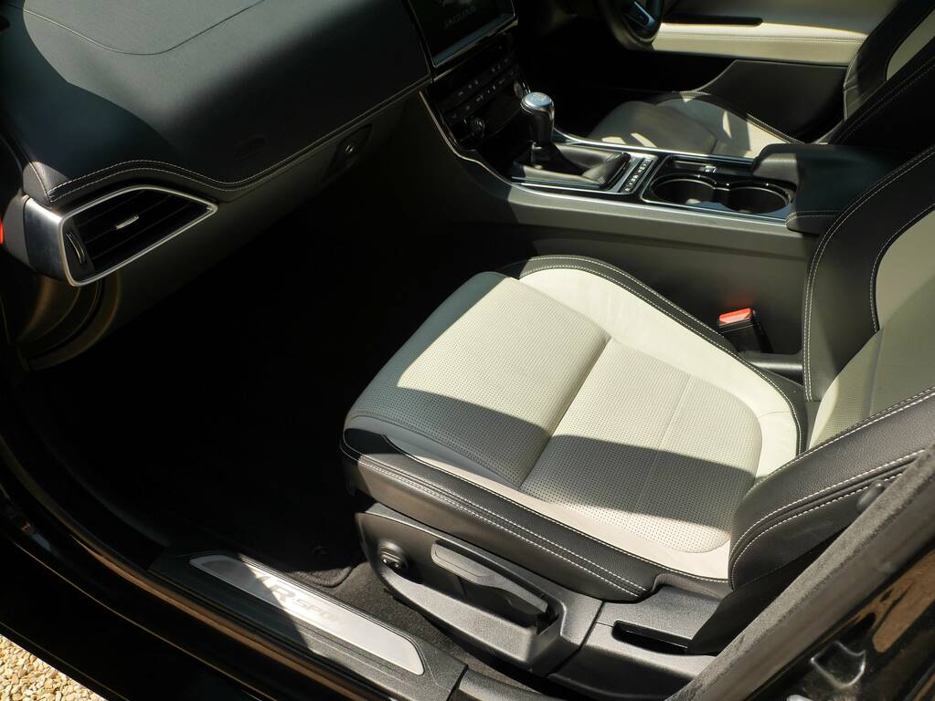 Jaguar XE 2.0 D200 Mhev R-dynamic S Saloon E #16