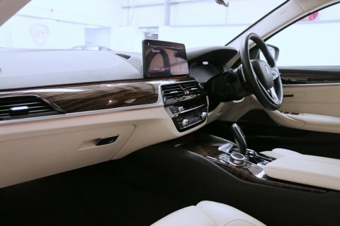 BMW 5 Series 530D Xdrive Se Blue #4