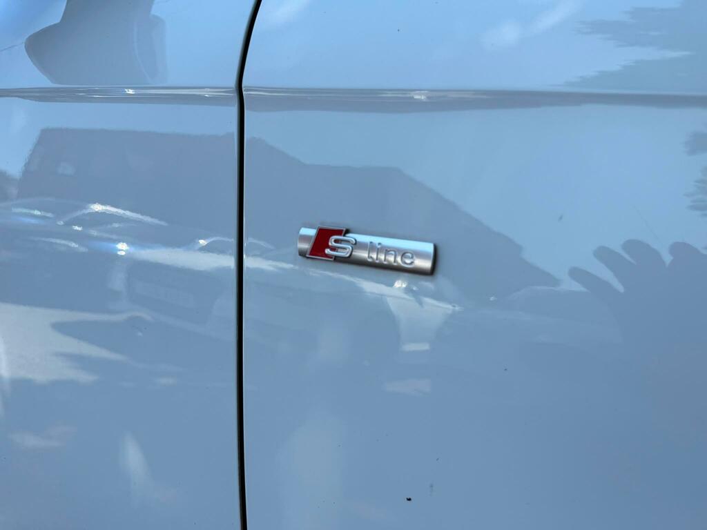Audi A4 2.0L Tfsi Quattro Dynamik 208 Bhp Black #40