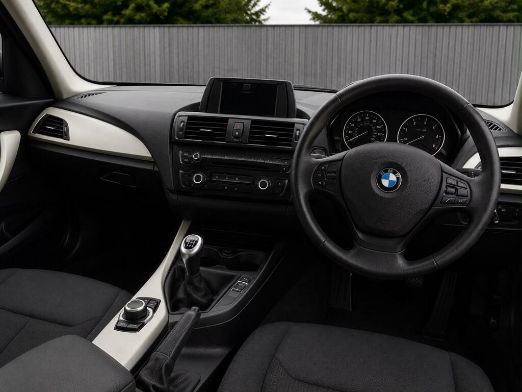 BMW 1 Series Es Red #11