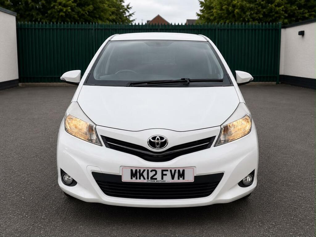 Toyota Yaris Sr White #3