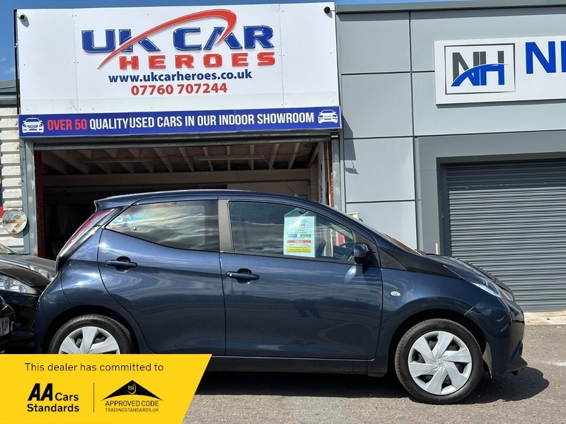 Toyota Aygo Vvt-i X-play Lcd Tss FL67UME Blue #4