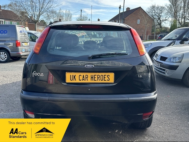 Ford Focus Estate LX Silver #12