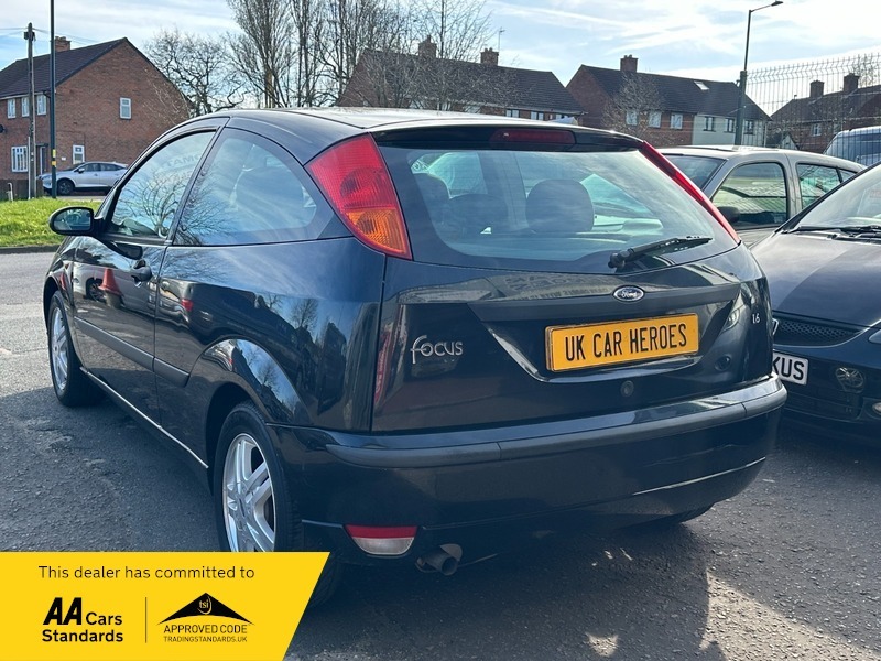 Ford Focus Estate LX Silver #9
