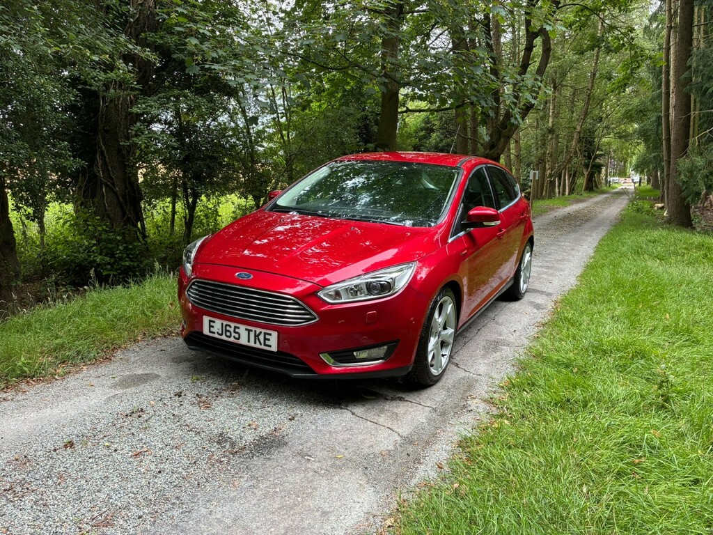 Ford Focus Hatchback 1.5 T Ecoboost Titanium X 2015 Red #3