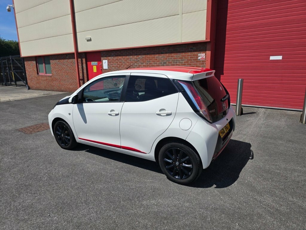 Toyota Aygo 1L X-press SG18EKE White #2