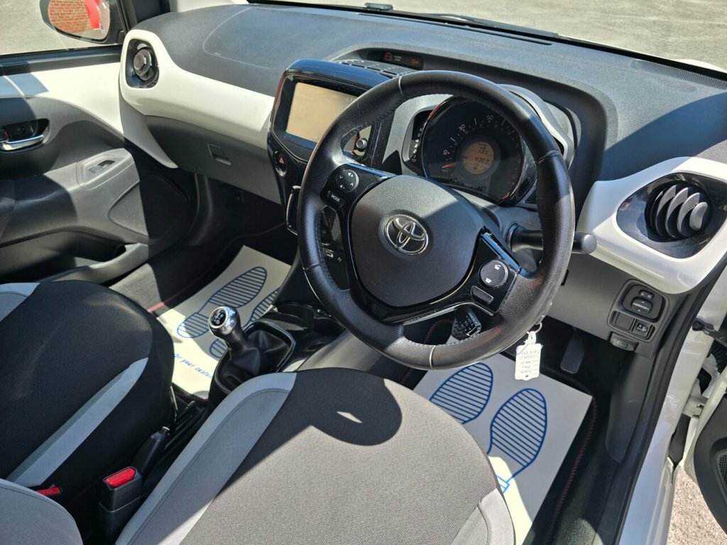 Toyota Aygo 1L X-press SG18EKE White #3