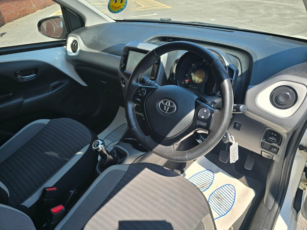 Toyota Aygo 1L X-trend SK69BCX White #3