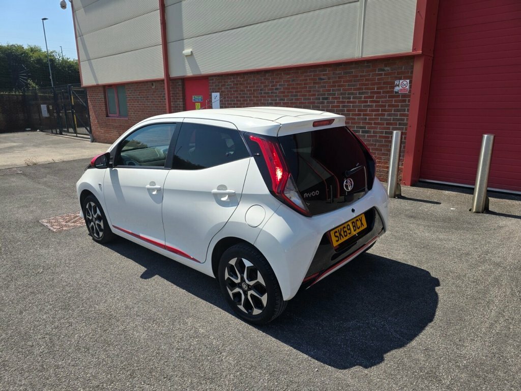Toyota Aygo 1L X-trend SK69BCX White #2