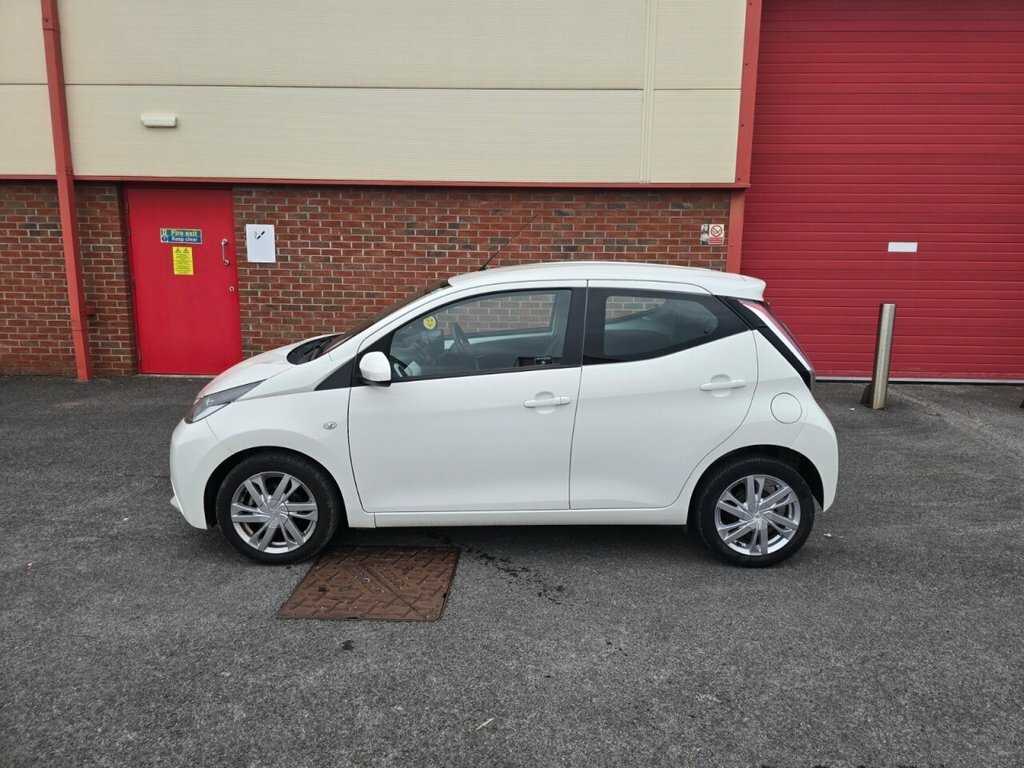 Toyota Aygo 1L X-pression EX65VFE White #6