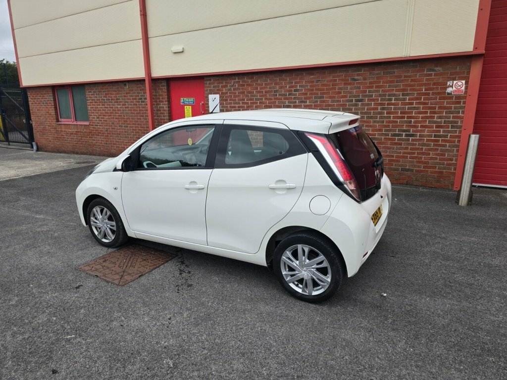 Toyota Aygo 1L X-pression EX65VFE White #4