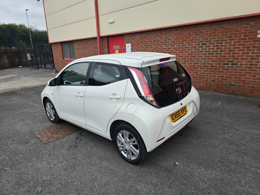 Toyota Aygo 1L X-pression EX65VFE White #3