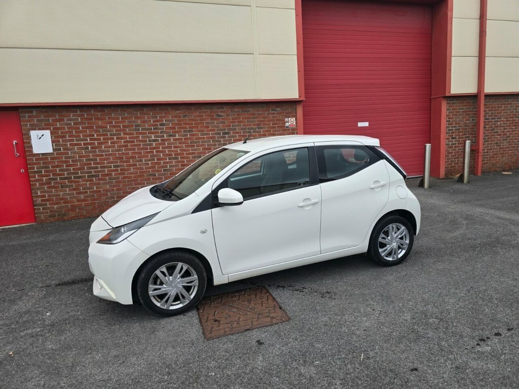 Toyota Aygo 1L X-pression EX65VFE White #5