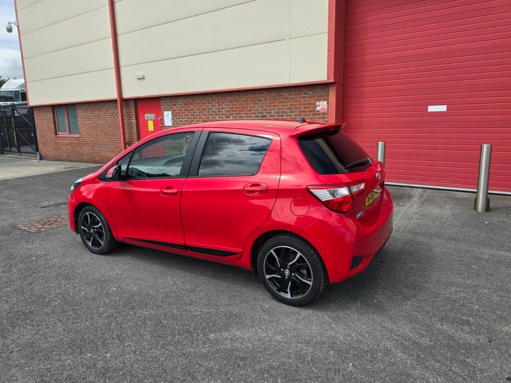 Toyota Yaris 1.5L Design Red #4