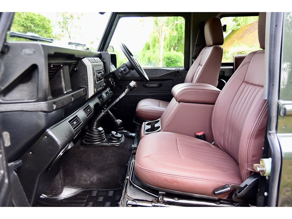 Land Rover Defender 90 90 Td5 County Green #26