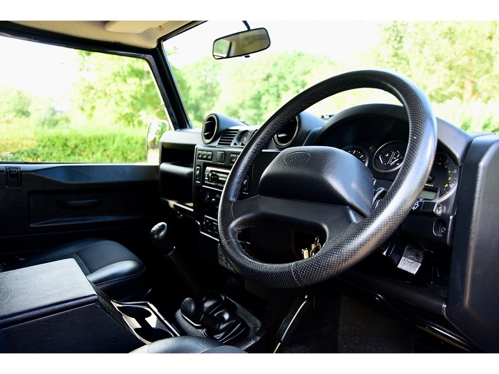 Land Rover Defender 90 Suv Black #12
