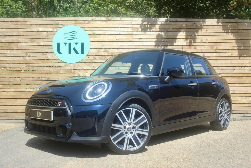Mini Hatch 2.0 5-Door Hatch Cooper S Exclusive Black