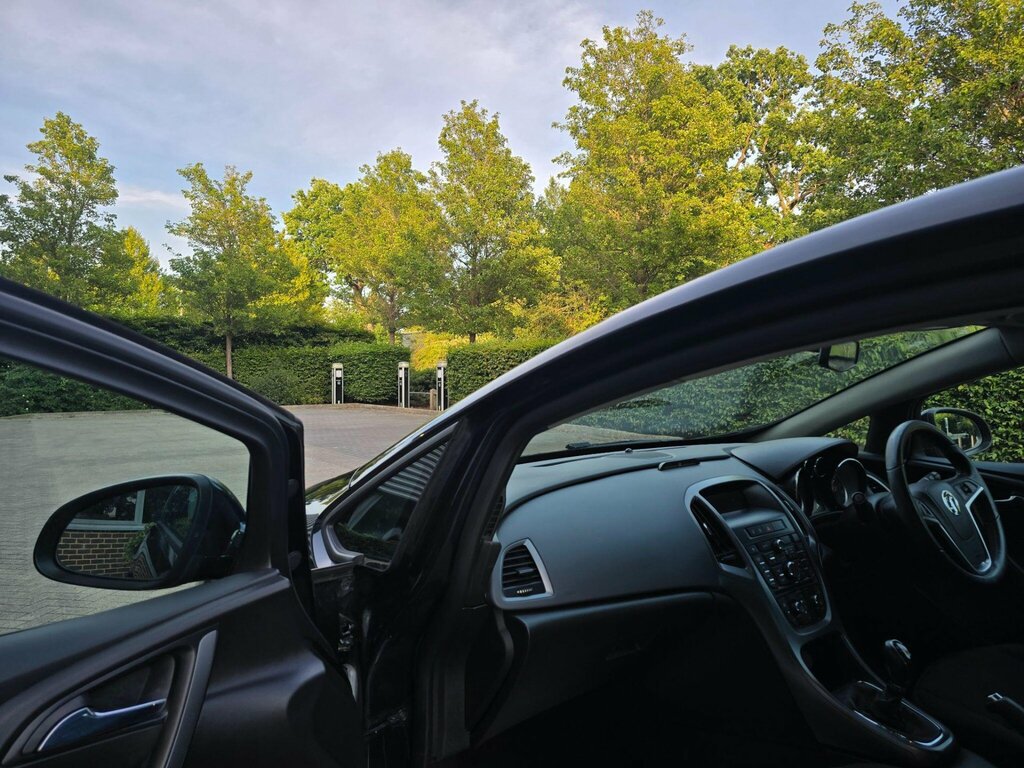 Vauxhall Astra Design Sports Tourer Euro 6 100 Silver #7