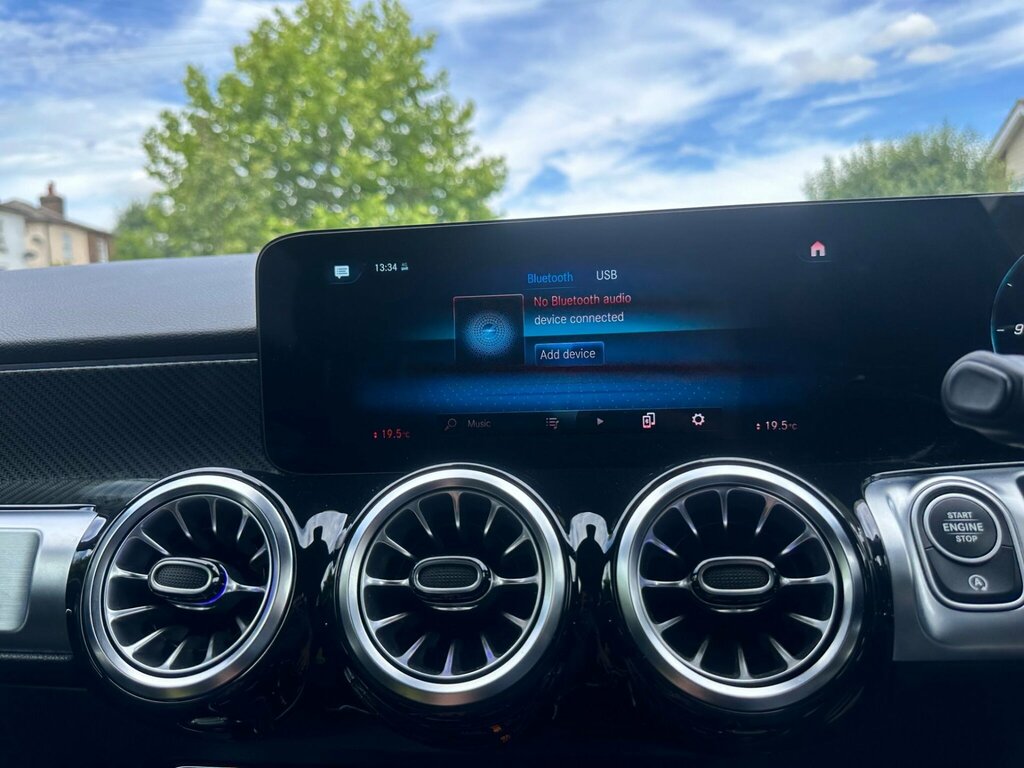 Mercedes-Benz GLB Class Glb 200 Amg Line Premium Night Ed 7G-tronic Red #16