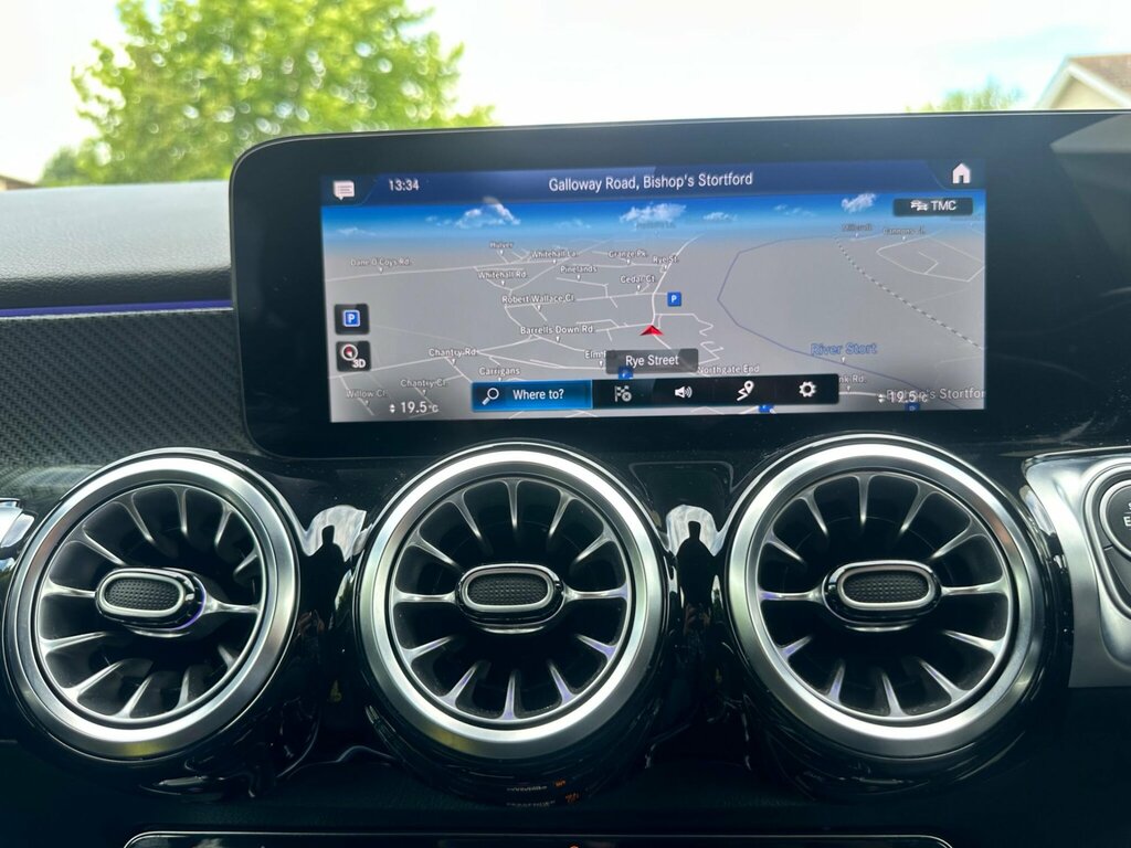 Mercedes-Benz GLB Class Glb 200 Amg Line Premium Night Ed 7G-tronic Red #13