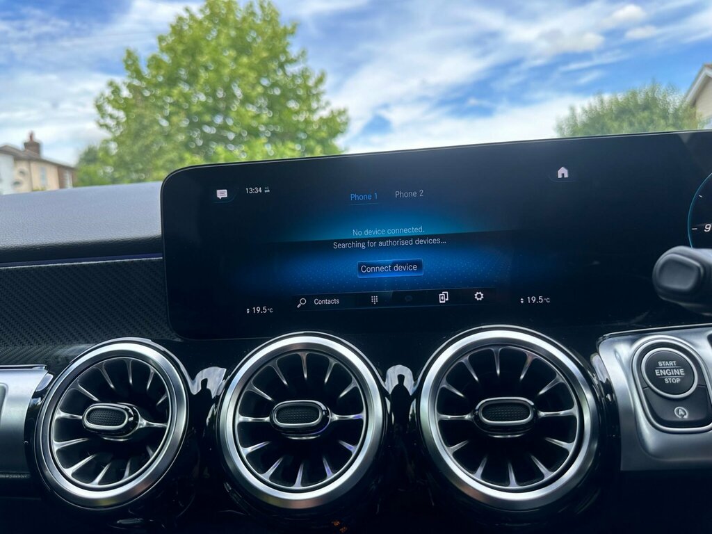 Mercedes-Benz GLB Class Glb 200 Amg Line Premium Night Ed 7G-tronic Red #14