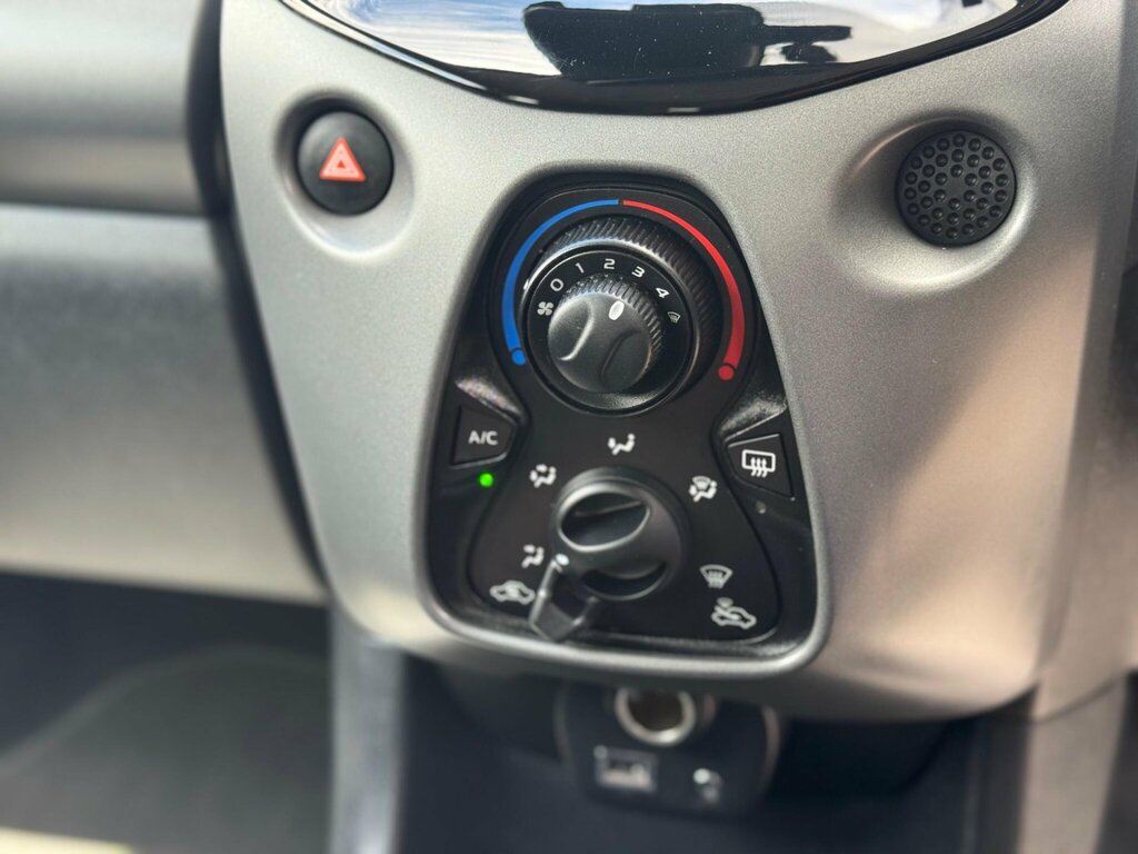 Toyota Aygo 1.0 Vvt-i X-trend 5-Dr White #16