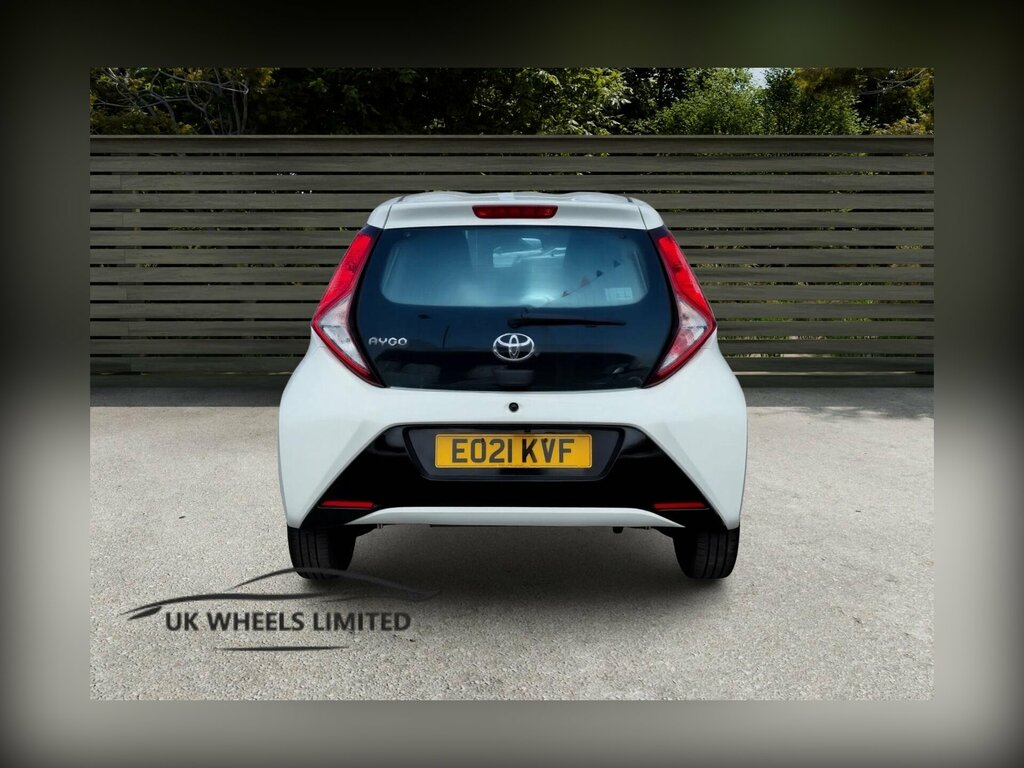 Toyota Aygo 1.0 Vvt-i X-play X-shift Euro 6 Safety Sense White #3