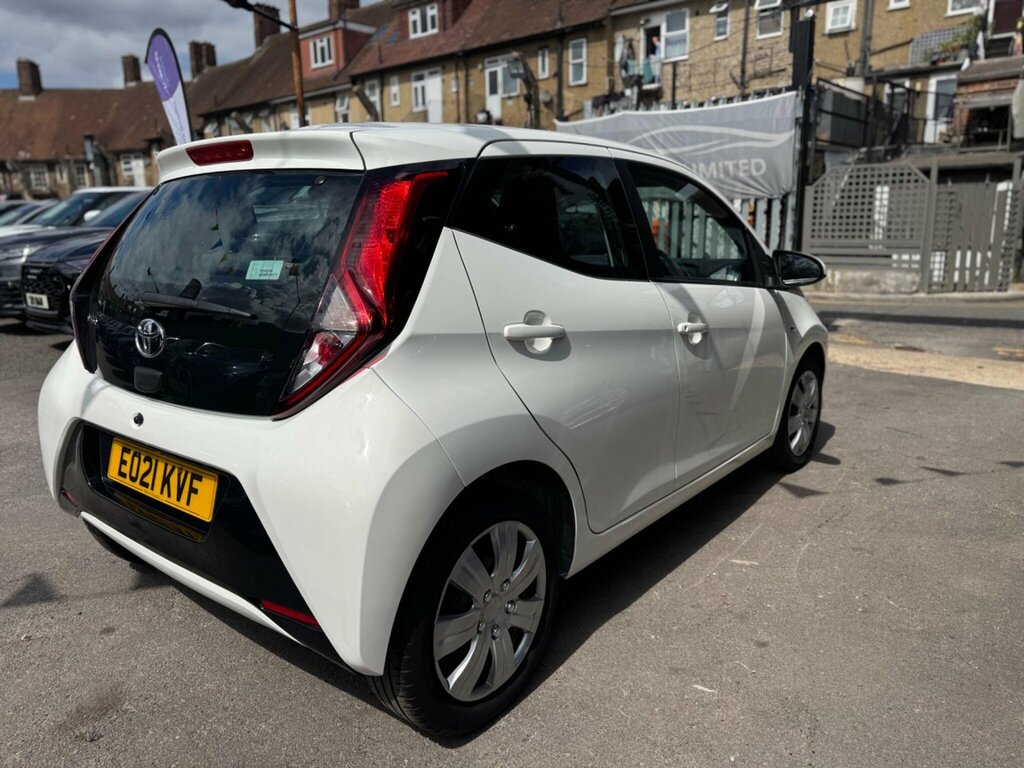 Toyota Aygo 1.0 Vvt-i X-play X-shift Euro 6 Safety Sense White #5