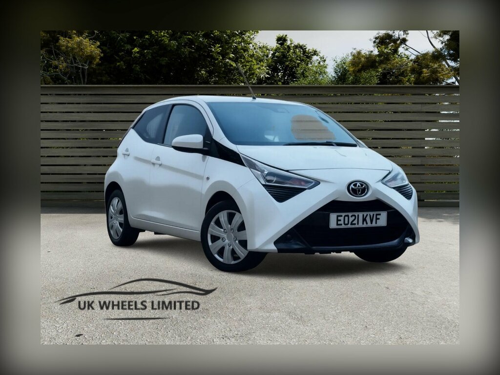 Toyota Aygo 1.0 Vvt-i X-play X-shift Euro 6 Safety Sense White