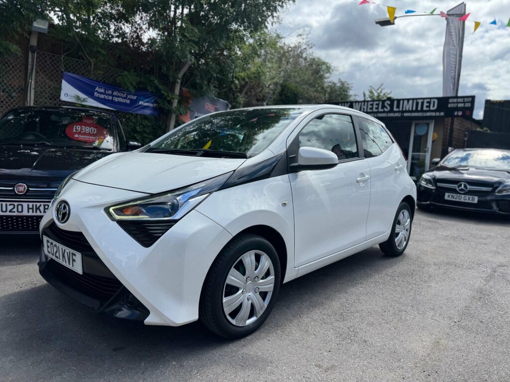 Toyota Aygo 1.0 Vvt-i X-play X-shift Euro 6 Safety Sense White #4