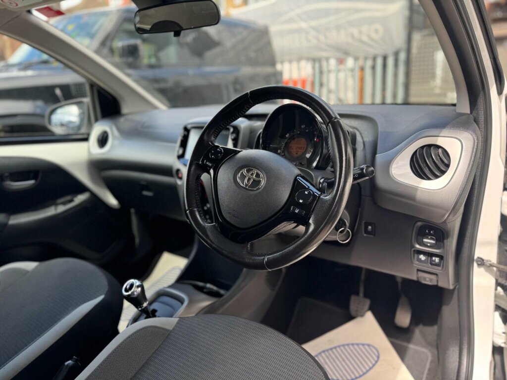 Toyota Aygo 1.0 Vvt-i X-trend 5-Dr White #10