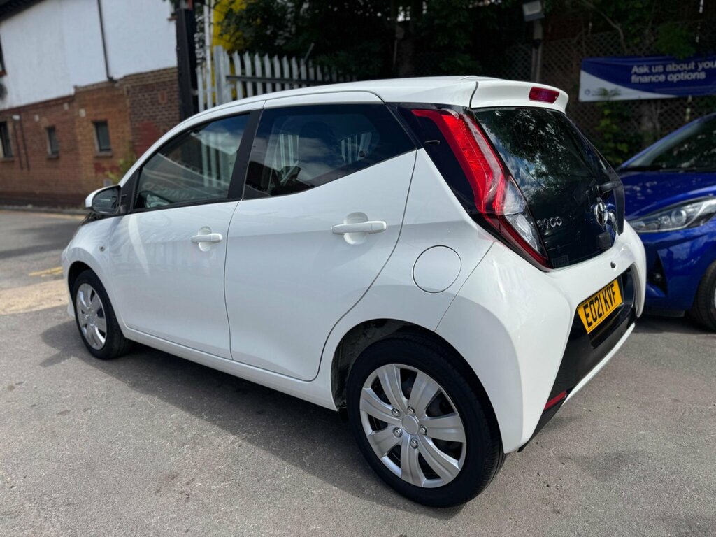 Toyota Aygo 1.0 Vvt-i X-play X-shift Euro 6 Safety Sense White #6