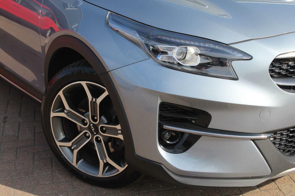 Kia Xceed Suv Silver #2