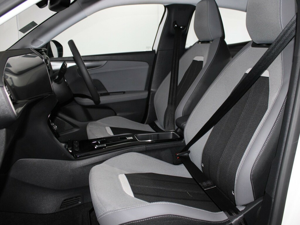Vauxhall Mokka-e 100Kw Design 50Kwh LS74YYR White #2