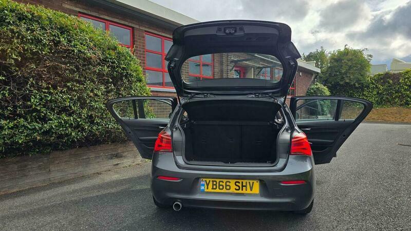 Peugeot 5008 Hatchback Green #23