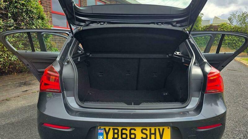 Peugeot 5008 Hatchback Green #24