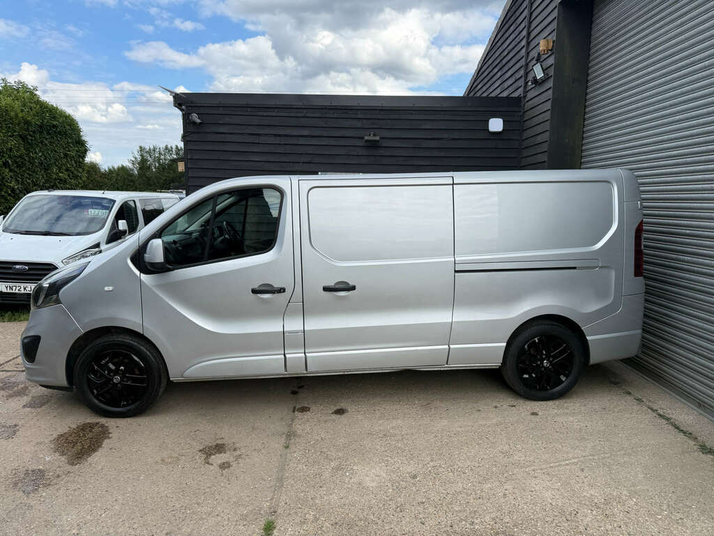 Vauxhall Vivaro 1.6 Vivaro 2900 Le Nav Cdti Bt Ss Silver