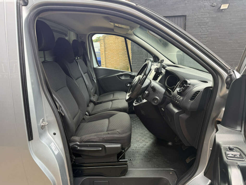 Vauxhall Vivaro 1.6 Vivaro 2900 Le Nav Cdti Bt Ss LA18XUW Silver #6