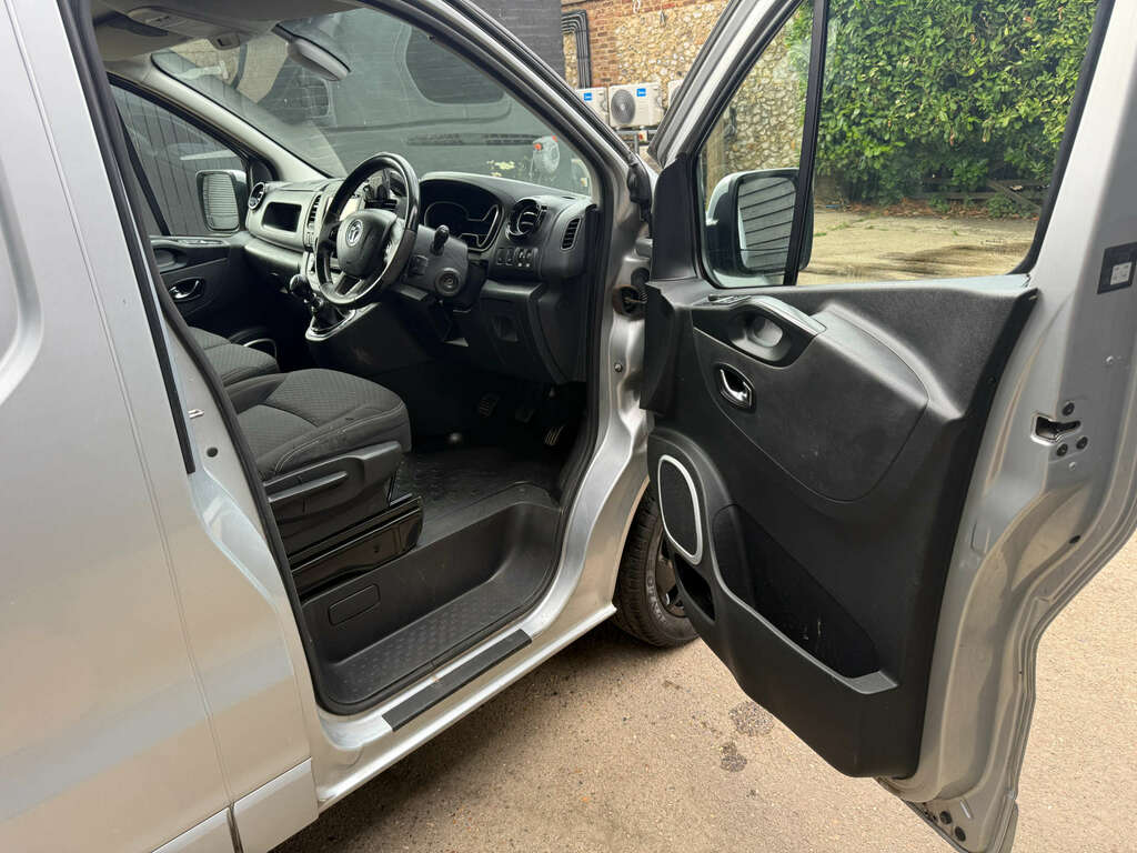 Vauxhall Vivaro 1.6 Vivaro 2900 Le Nav Cdti Bt Ss LA18XUW Silver #5
